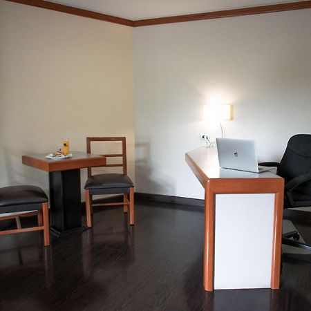 Hotel Abastos Plaza Meksika Dış mekan fotoğraf