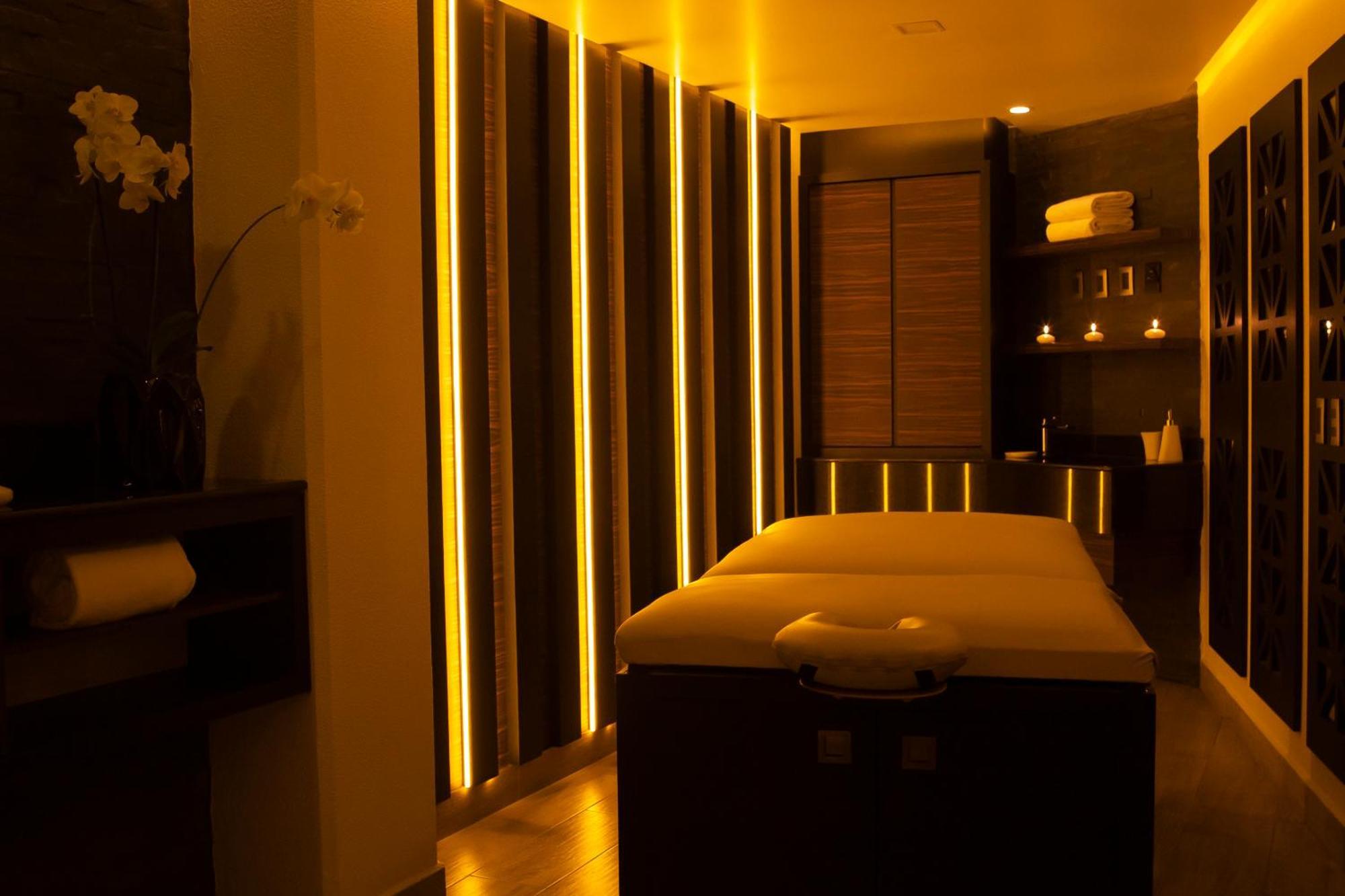 Hotel Abastos Plaza Meksika Dış mekan fotoğraf