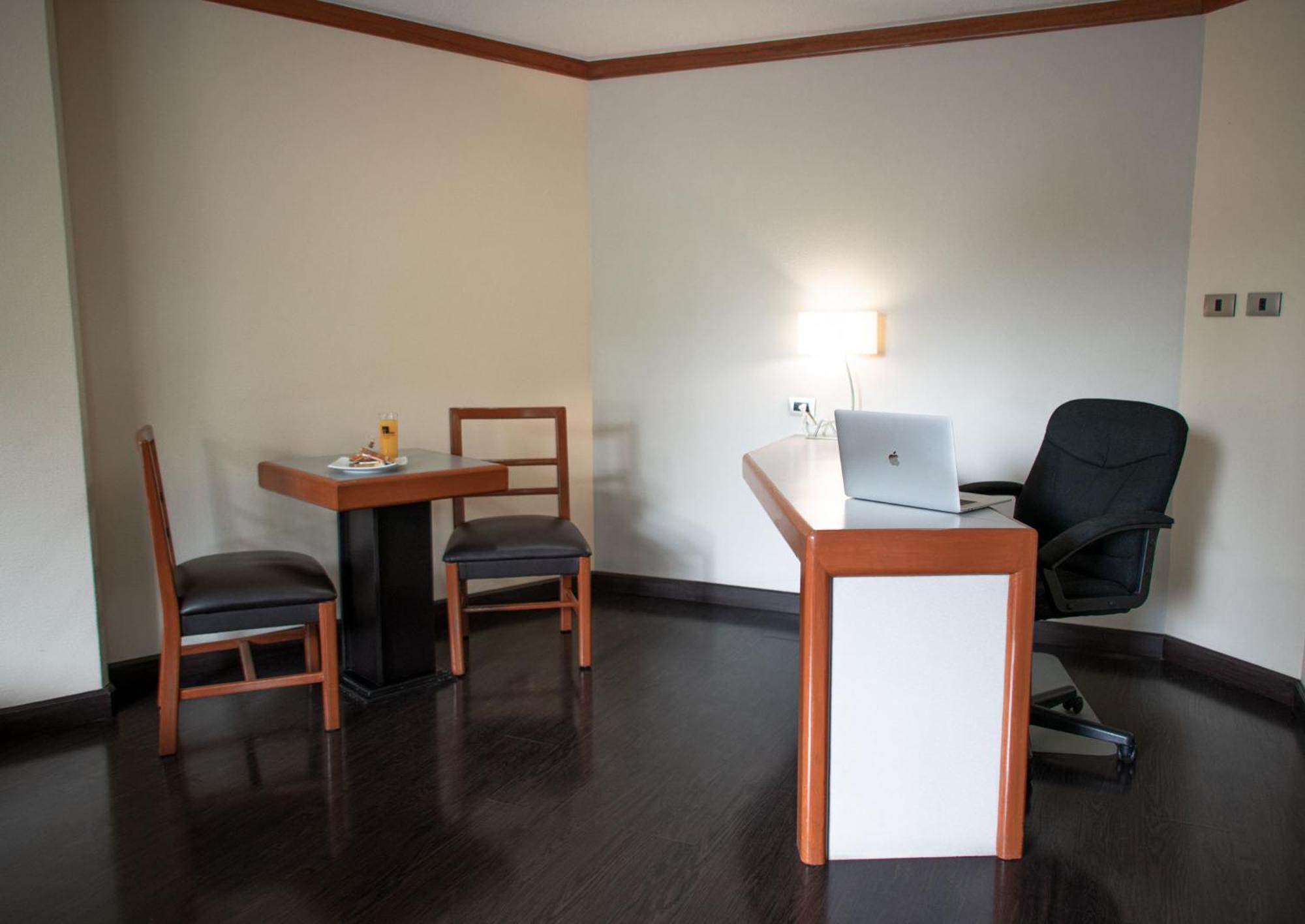 Hotel Abastos Plaza Meksika Dış mekan fotoğraf