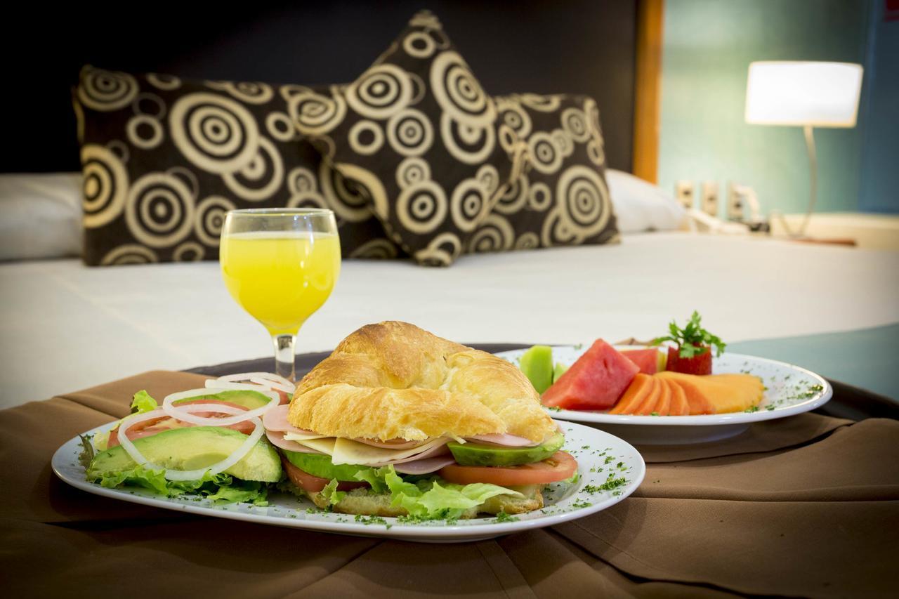 Hotel Abastos Plaza Meksika Dış mekan fotoğraf