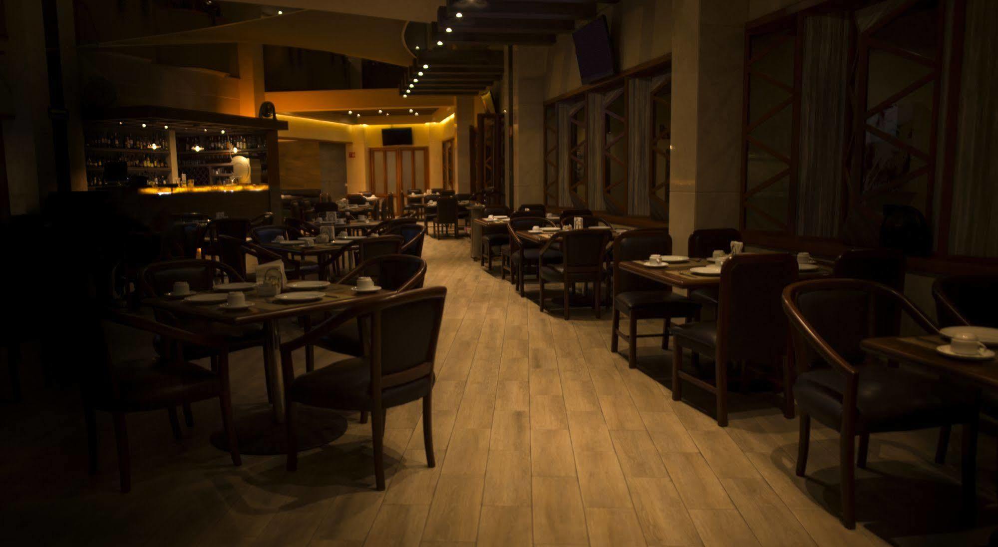 Hotel Abastos Plaza Meksika Dış mekan fotoğraf