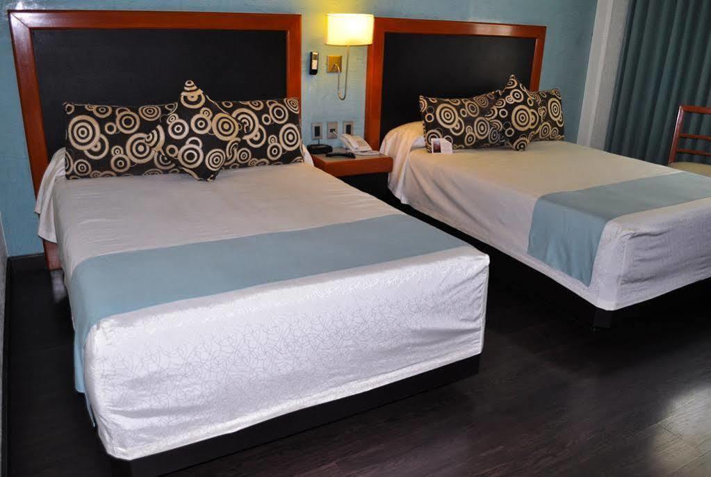 Hotel Abastos Plaza Meksika Dış mekan fotoğraf